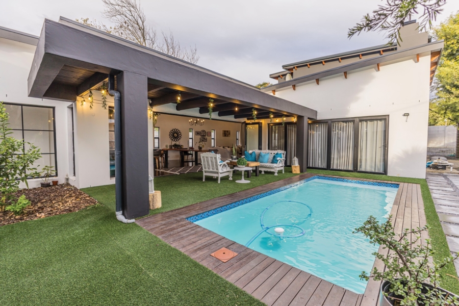5 Bedroom Property for Sale in Mikro Park Western Cape